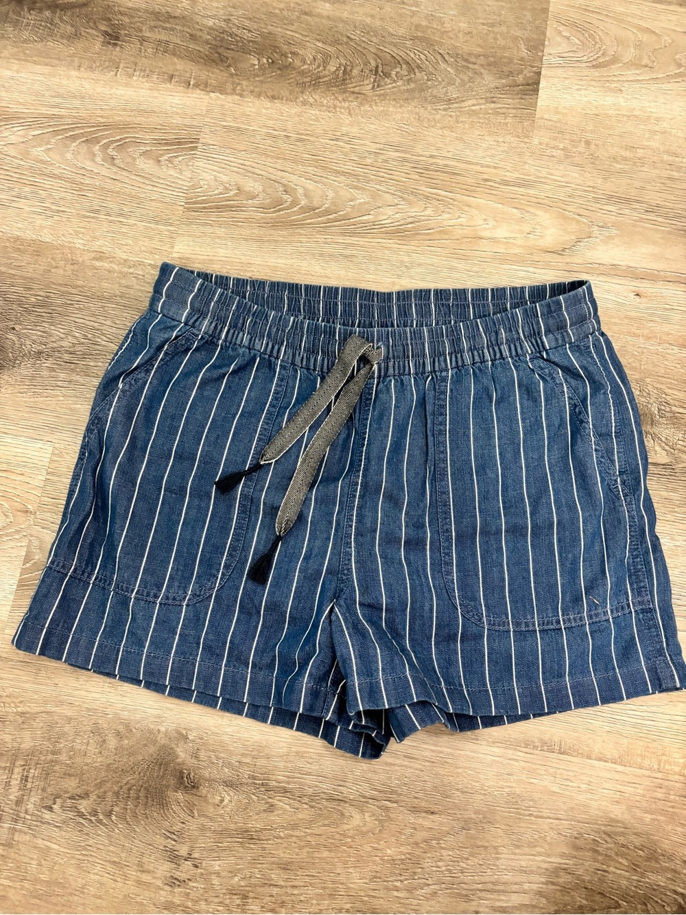 J Crew Navy Blue Pinstripe Drawstring Shorts size small